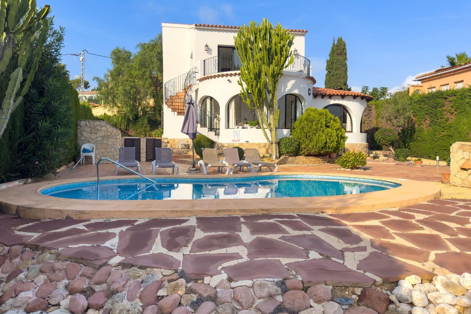 3 makuuhuone Huvila myytävänä paikassa Calpe / Calp mukana uima-altaan 
autotalli - 650 000 € (Ref: 8640795)