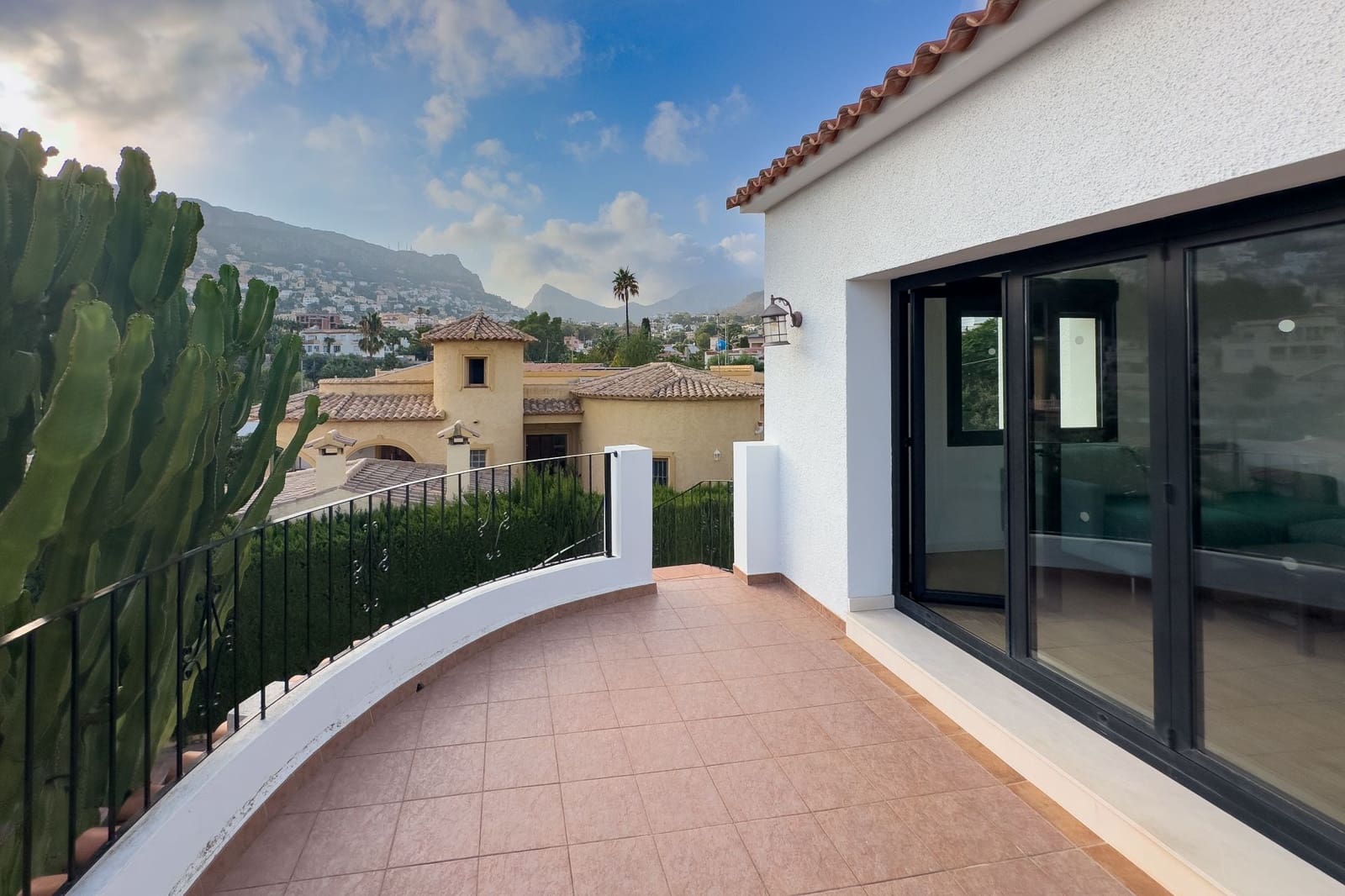 3 makuuhuone Huvila myytävänä paikassa Calpe / Calp mukana uima-altaan 
autotalli - 650 000 € (Ref: 8640795)