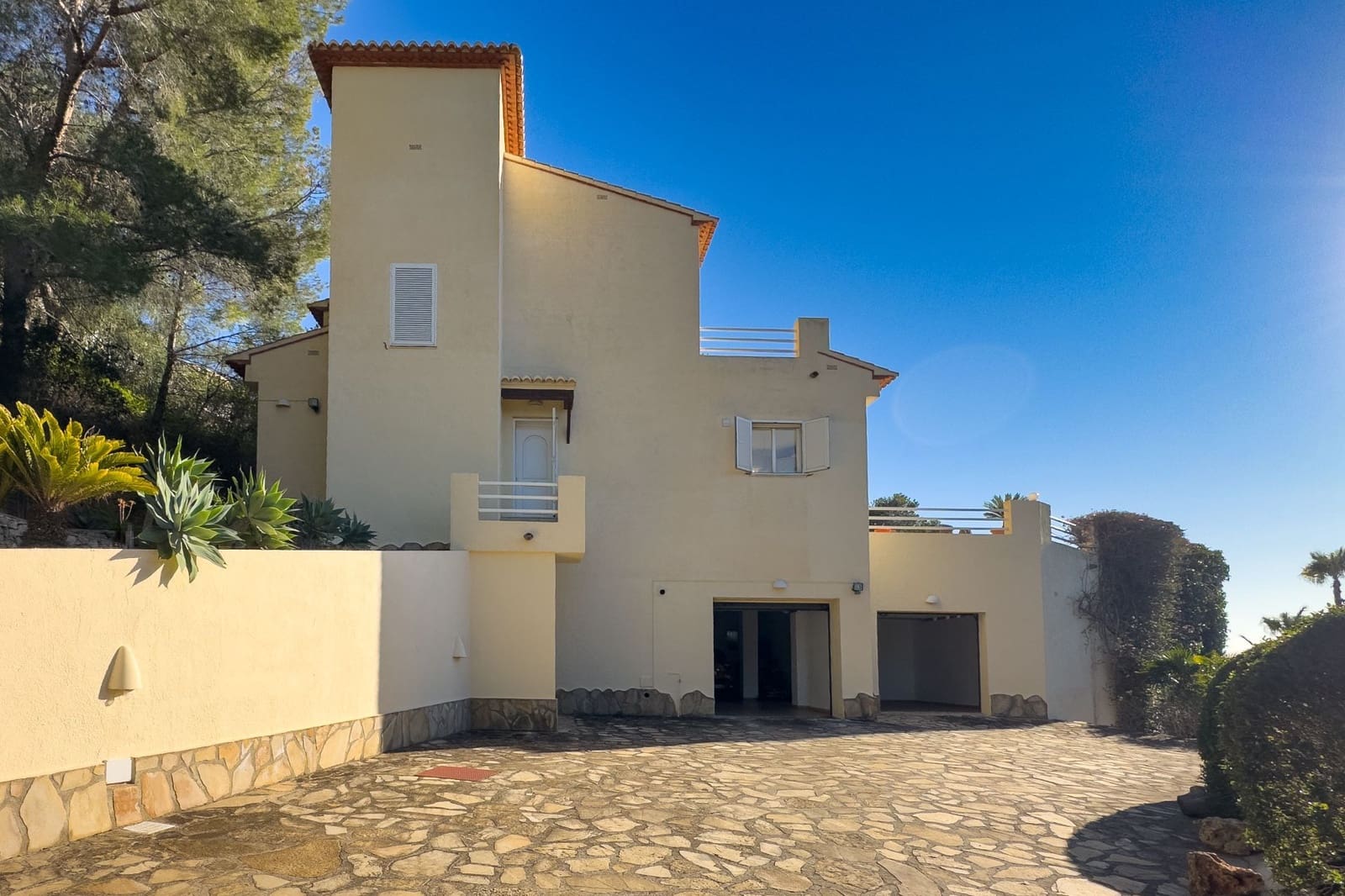 3 bedroom Villa for sale in Calpe / Calp with pool garage - € 890,000 (Ref: 8783499)