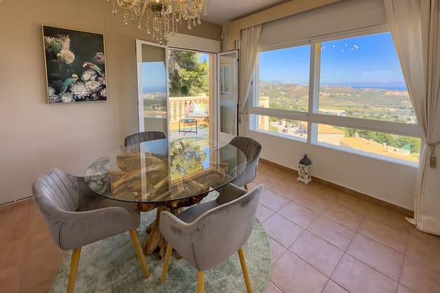 Chalet de 3 habitaciones en Oltamar - Cucarres, Calpe / Calp en venta con piscina garaje - 675.000 € (Ref: 8938390)