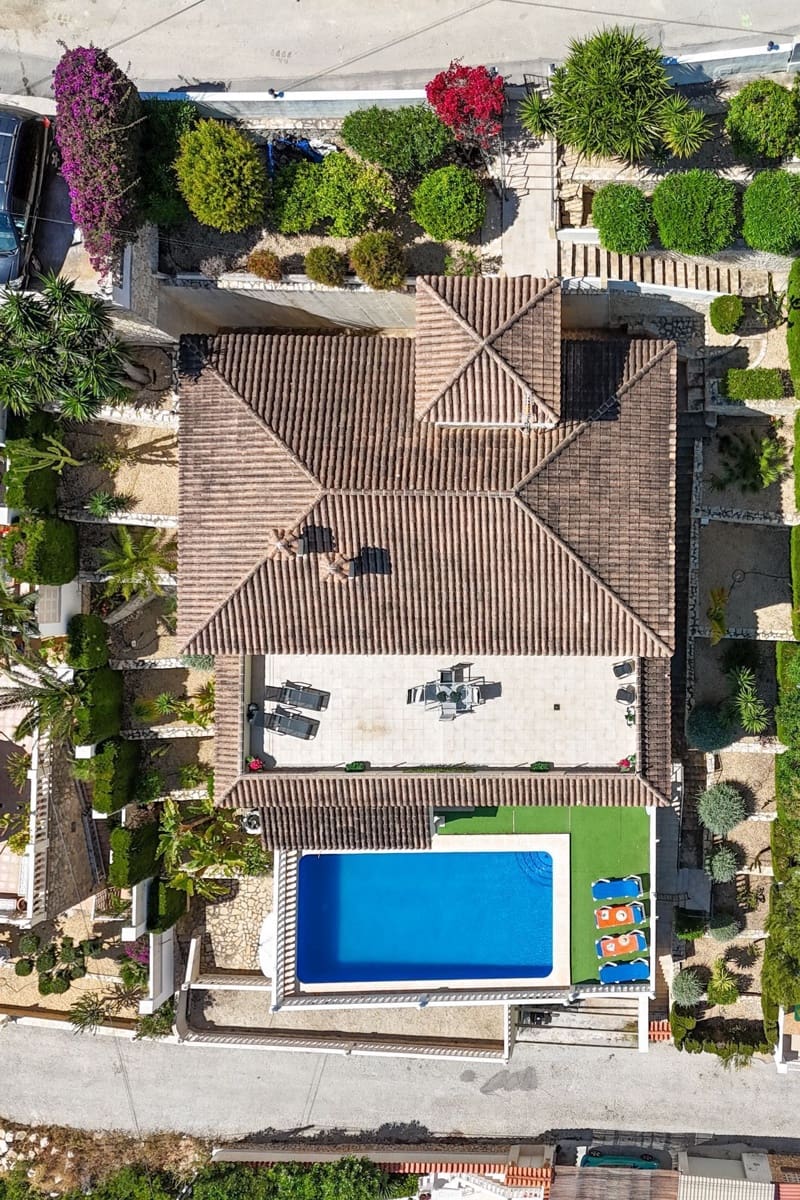 6 makuuhuone Huvila myytävänä paikassa Calpe / Calp mukana uima-altaan 
autotalli - 999 000 € (Ref: 9008449)