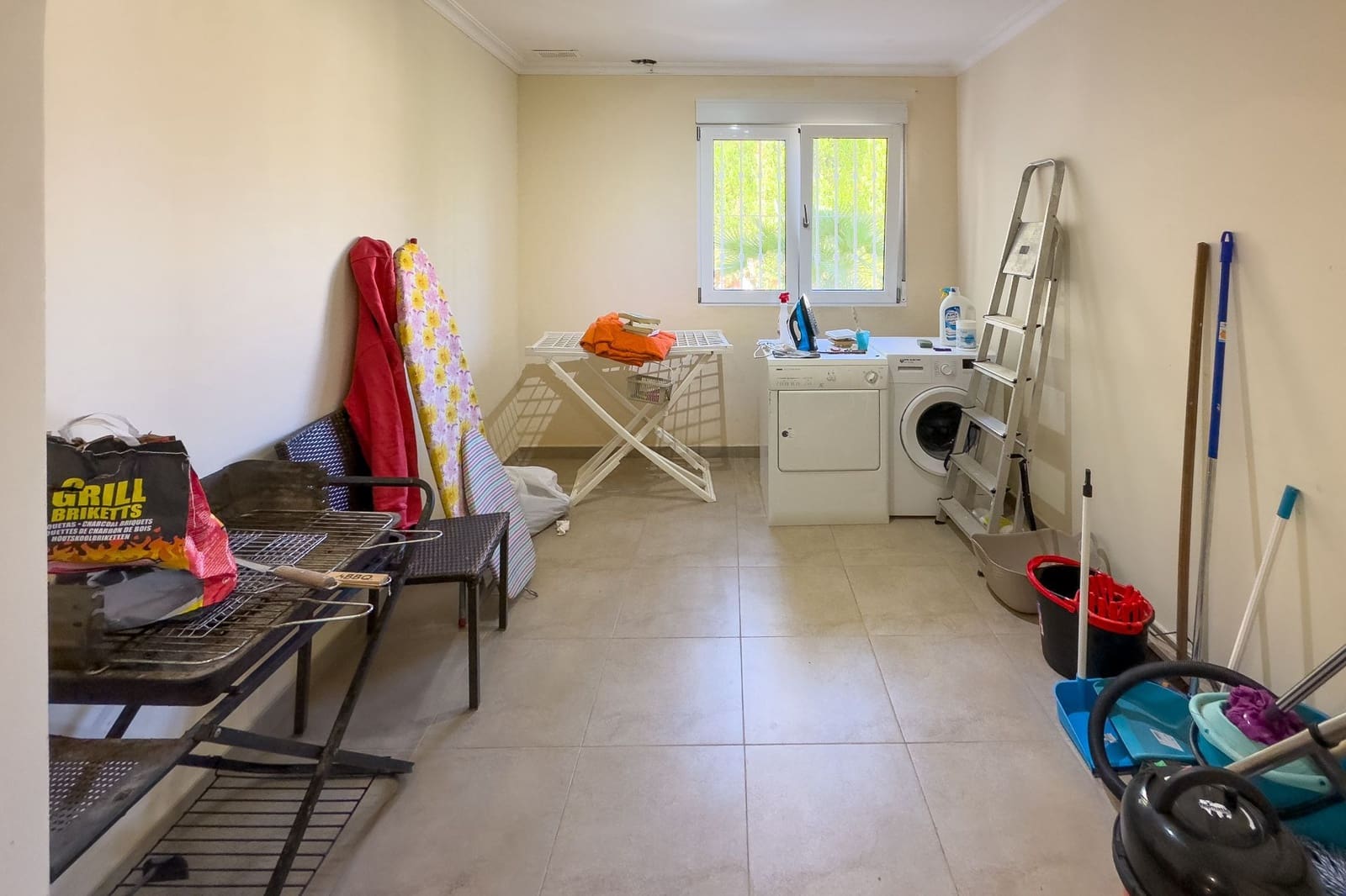 6 makuuhuone Huvila myytävänä paikassa Calpe / Calp mukana uima-altaan 
autotalli - 999 000 € (Ref: 9008449)