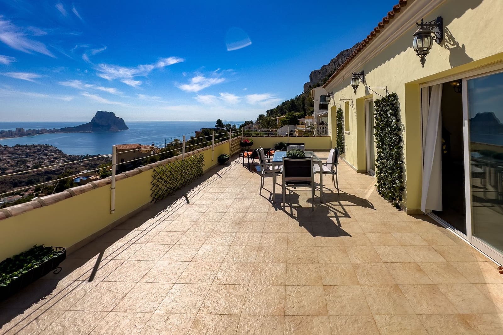 6 makuuhuone Huvila myytävänä paikassa Calpe / Calp mukana uima-altaan 
autotalli - 999 000 € (Ref: 9008449)