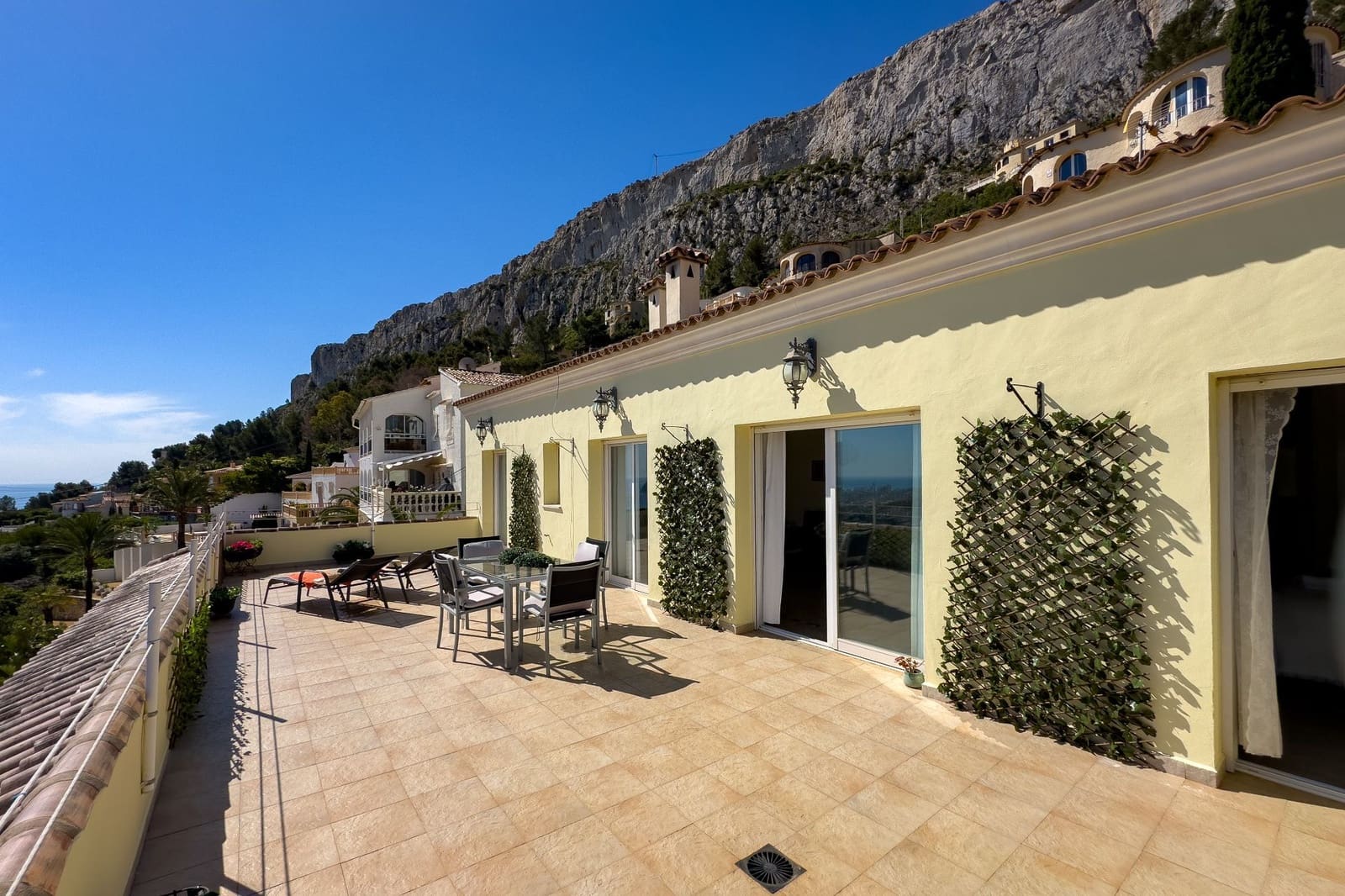 6 makuuhuone Huvila myytävänä paikassa Calpe / Calp mukana uima-altaan 
autotalli - 999 000 € (Ref: 9008449)