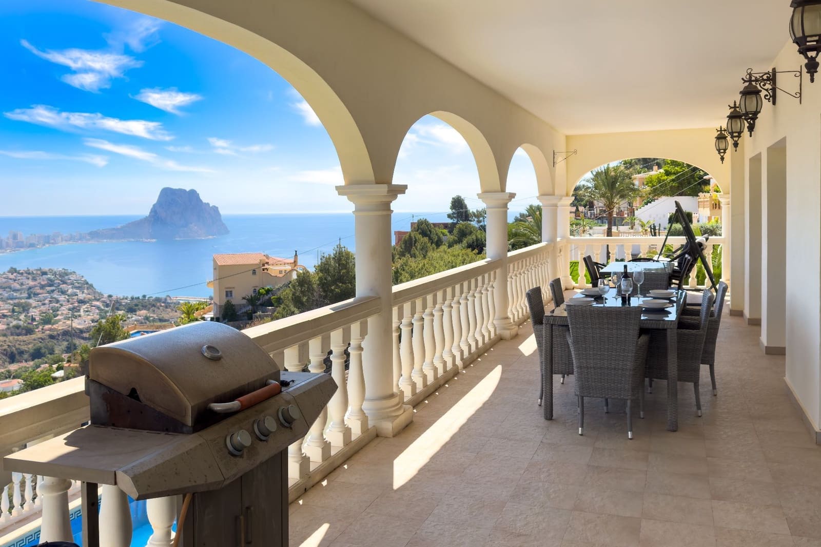 6 makuuhuone Huvila myytävänä paikassa Calpe / Calp mukana uima-altaan 
autotalli - 999 000 € (Ref: 9008449)