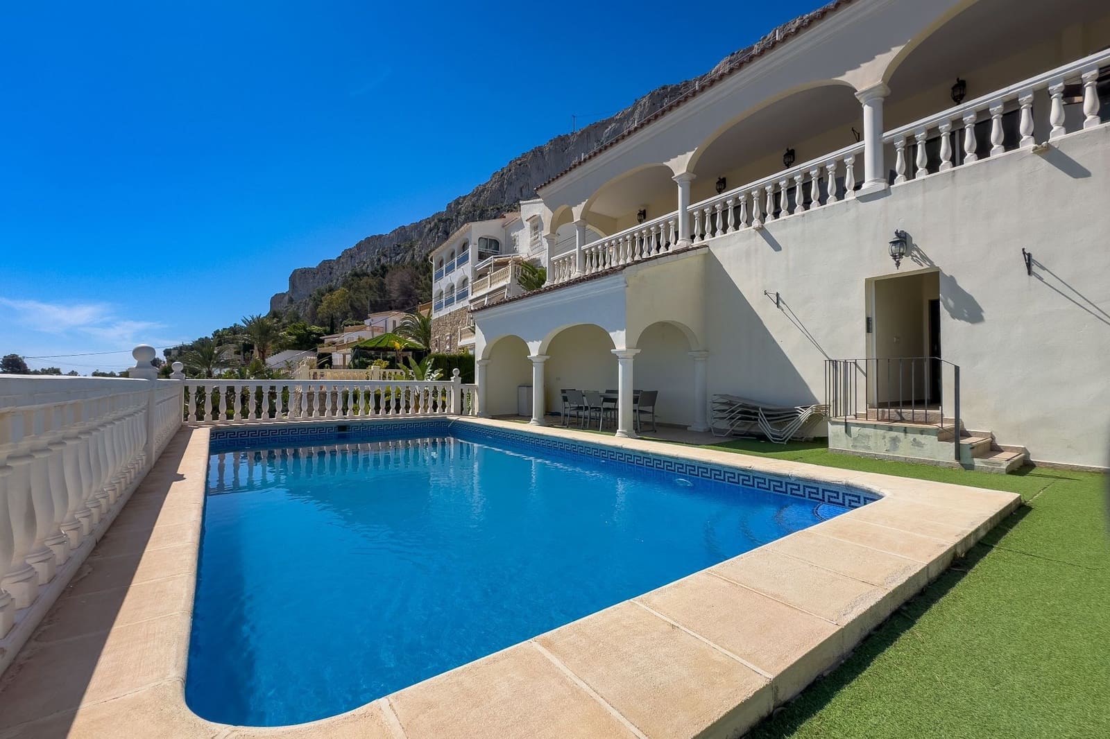 6 makuuhuone Huvila myytävänä paikassa Calpe / Calp mukana uima-altaan 
autotalli - 999 000 € (Ref: 9008449)