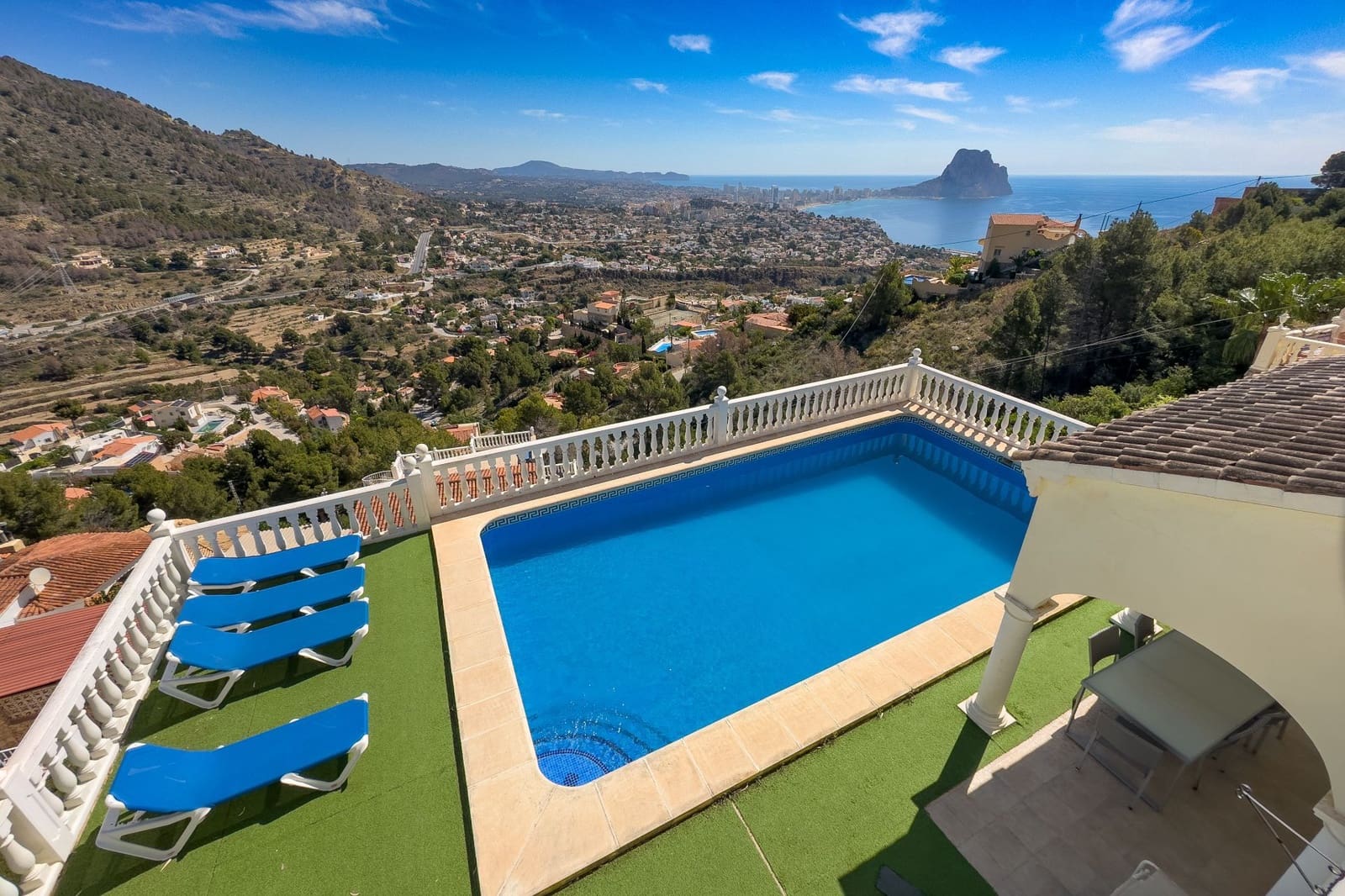 6 makuuhuone Huvila myytävänä paikassa Calpe / Calp mukana uima-altaan 
autotalli - 999 000 € (Ref: 9008449)