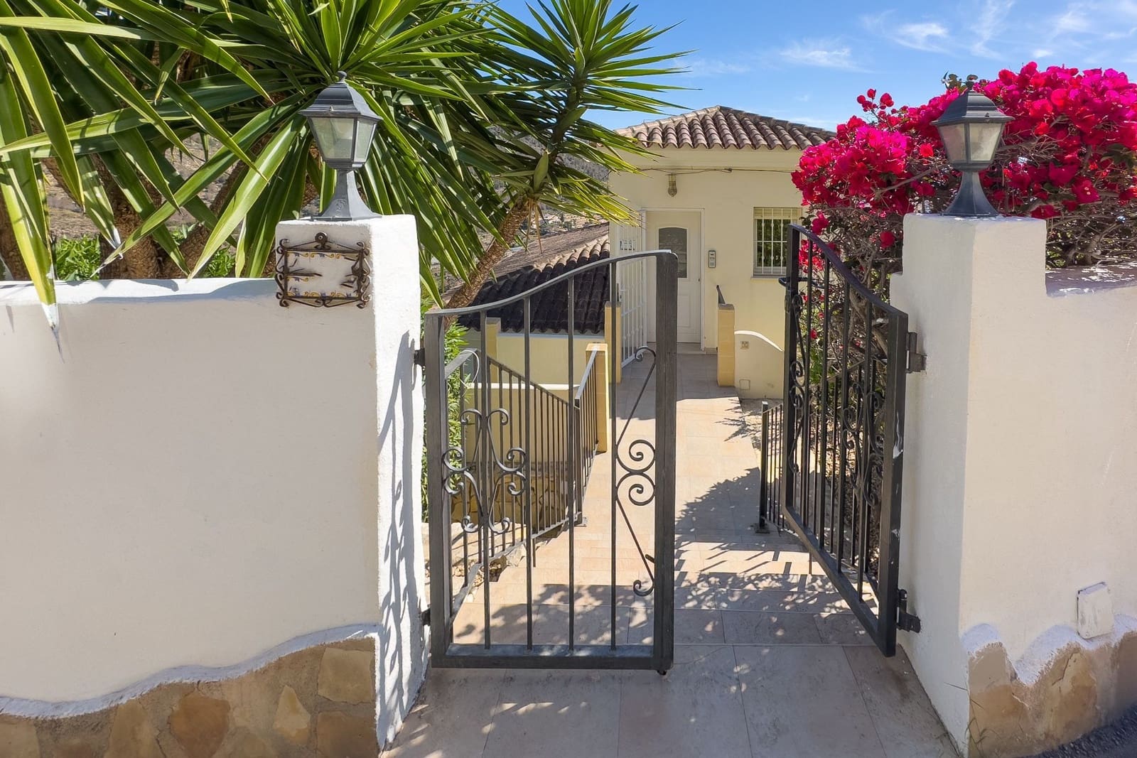 6 makuuhuone Huvila myytävänä paikassa Calpe / Calp mukana uima-altaan 
autotalli - 999 000 € (Ref: 9008449)