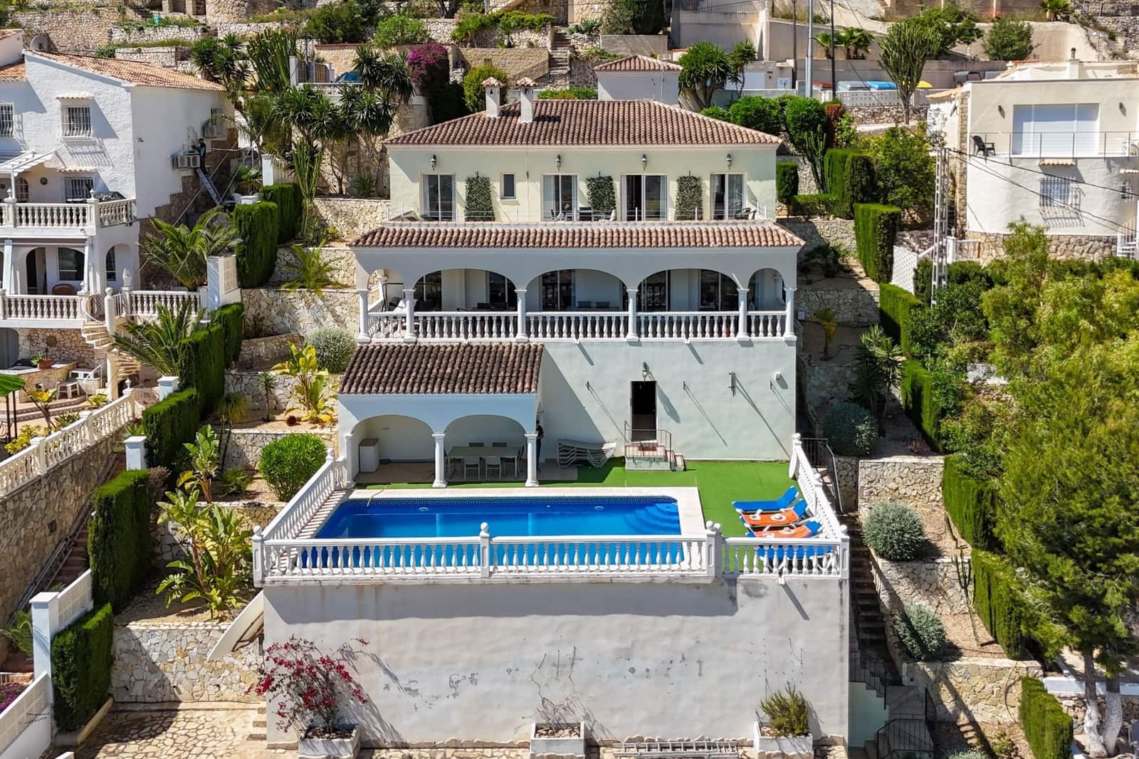 6 makuuhuone Huvila myytävänä paikassa Calpe / Calp mukana uima-altaan 
autotalli - 999 000 € (Ref: 9008449)