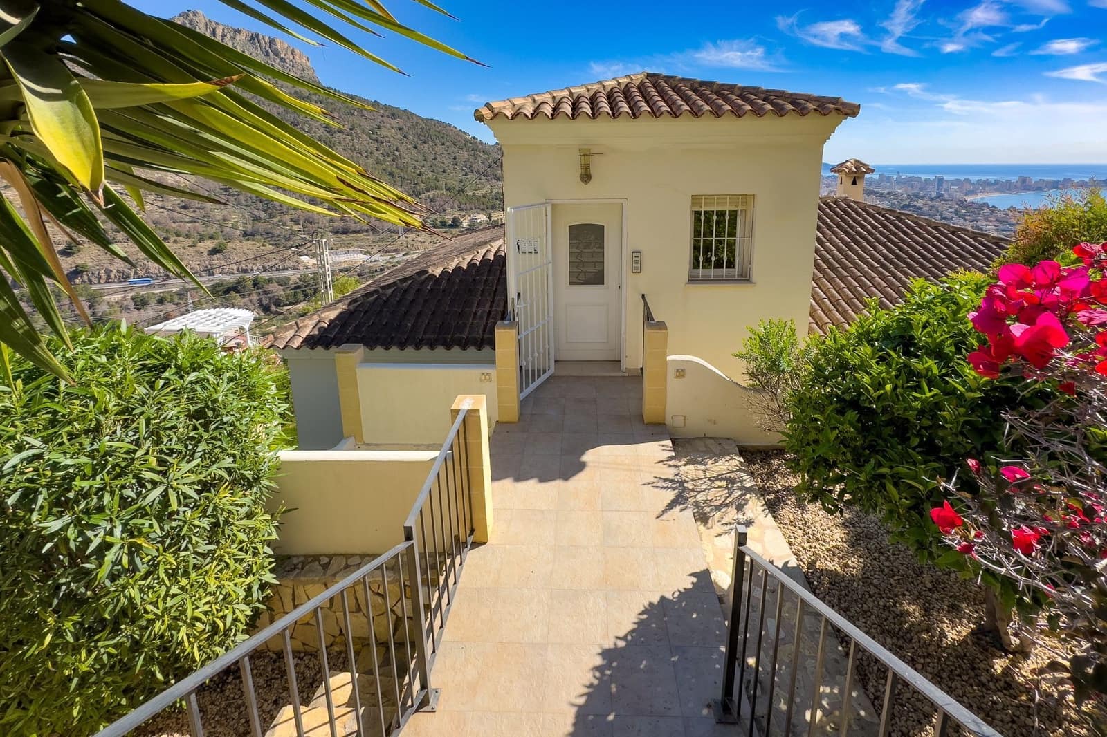 6 makuuhuone Huvila myytävänä paikassa Calpe / Calp mukana uima-altaan 
autotalli - 999 000 € (Ref: 9008449)