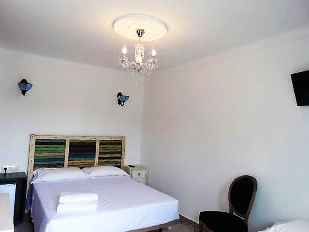 11 soveværelse Hotel til salg i Calpe / Calp med swimmingpool garage - € 850.000 (Ref: 9019833)