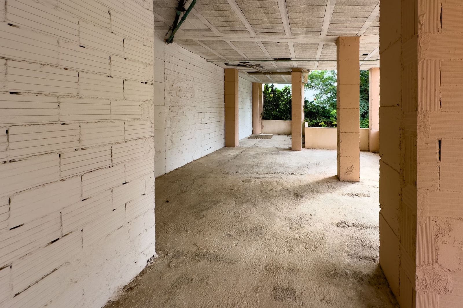 Kaupallinen myytävänä paikassa Calpe / Calp - 201 733 € (Ref: 9104273)