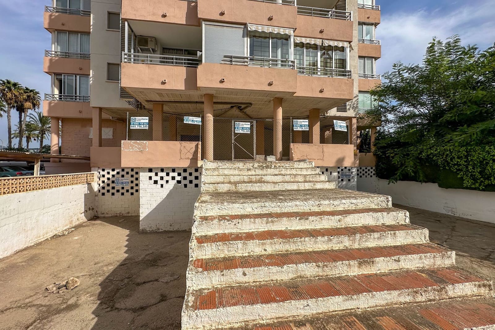 Kaupallinen myytävänä paikassa Calpe / Calp - 201 733 € (Ref: 9104273)
