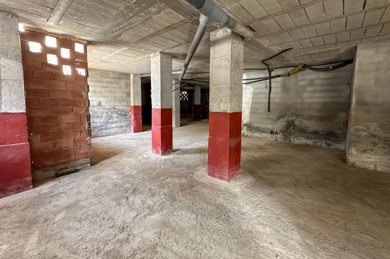 Kaupallinen myytävänä paikassa Calpe / Calp - 201 733 € (Ref: 9104273)