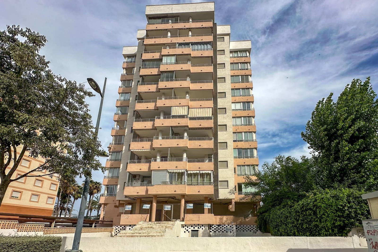 Kaupallinen myytävänä paikassa Calpe / Calp - 201 733 € (Ref: 9104273)