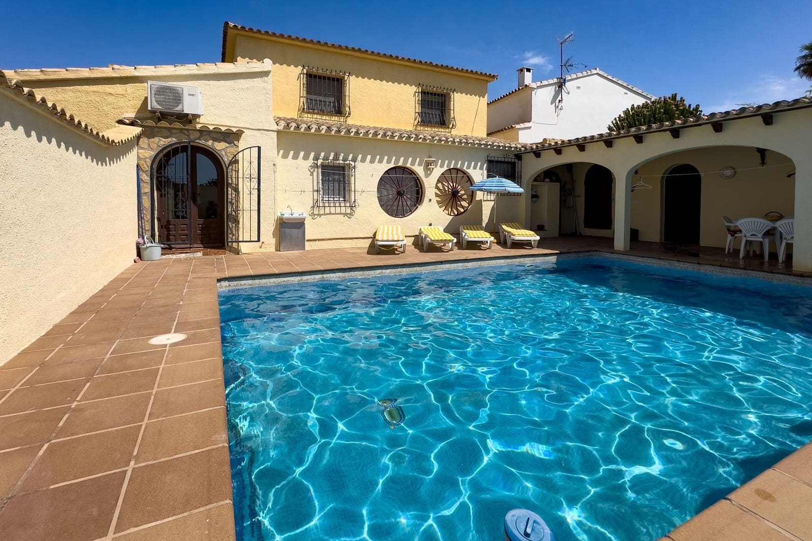 4 bedroom Villa for sale in Benissa with pool garage - € 539,000 (Ref: 9106261)