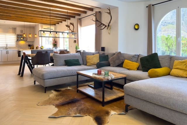 4 quarto Moradia para venda em Maryvilla, Calpe / Calp com piscina garagem - 550 000 € (Ref: 9106262)