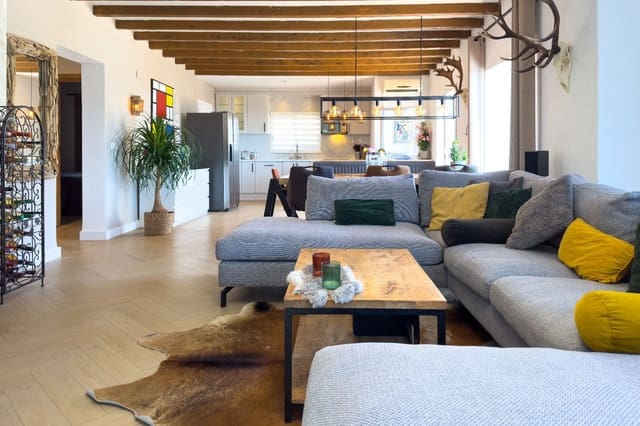 4 quarto Moradia para venda em Maryvilla, Calpe / Calp com piscina garagem - 550 000 € (Ref: 9106262)