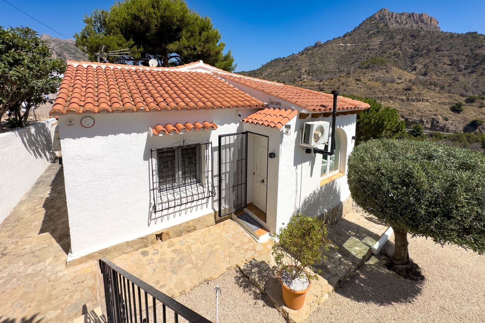 4 Zimmer Villa zu verkaufen in Calpe / Calp mit Pool Garage - 550.000 € (Ref: 9106262)