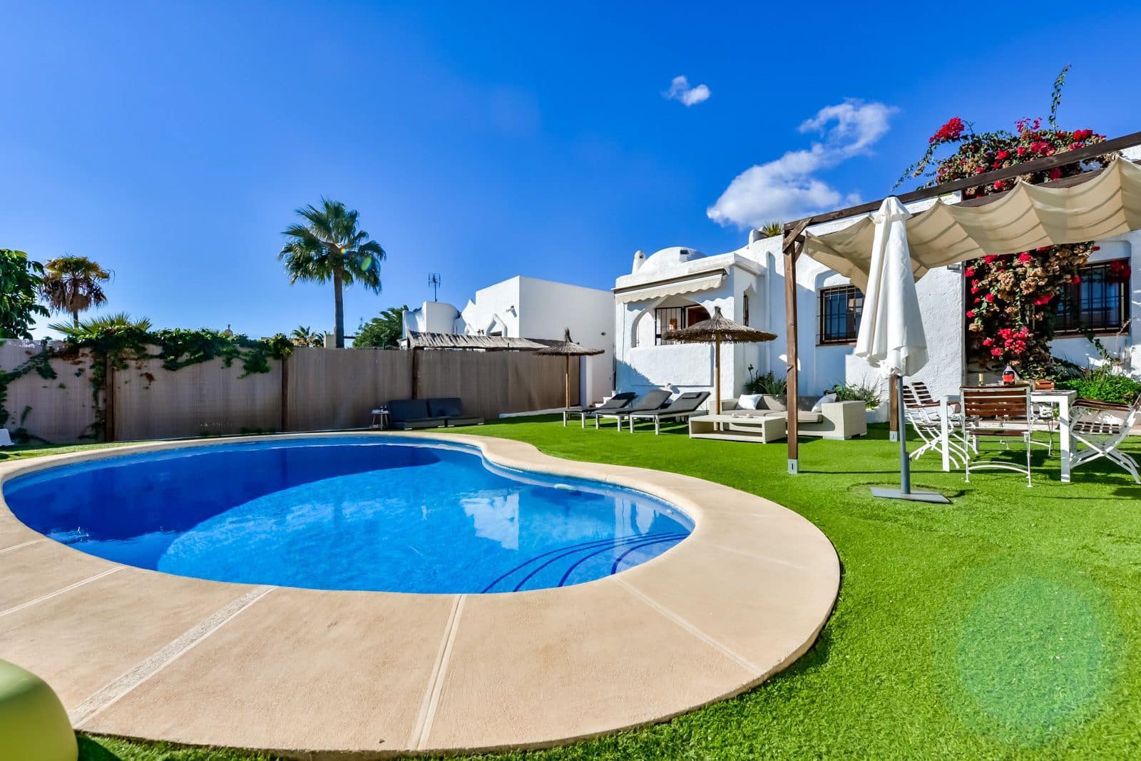 3 bedroom Villa for sale in Calpe / Calp with pool garage - € 425,000 (Ref: 9116608)