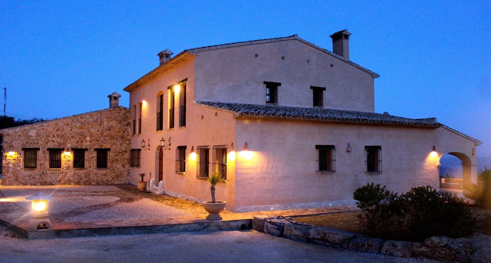 5 bedroom Villa for sale in Benissa with pool garage - € 1,890,000 (Ref: 9165498)