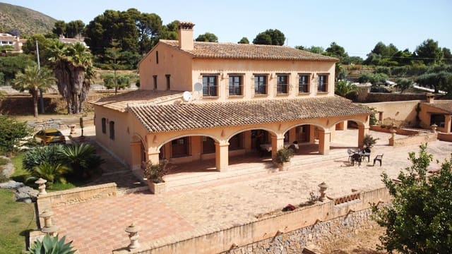 5 bedroom Villa for sale in Benissa with pool garage - € 1,890,000 (Ref: 9165498)