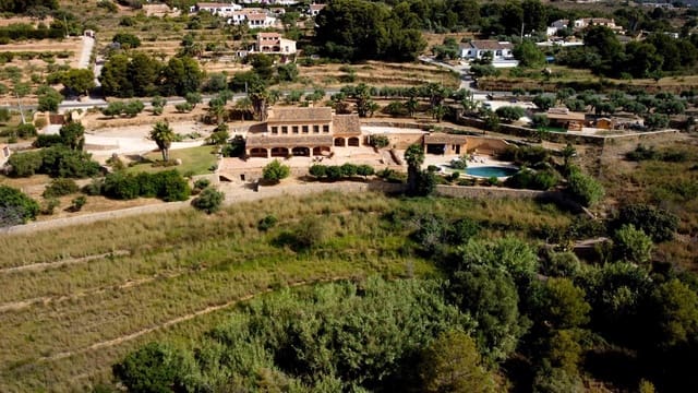 5 bedroom Villa for sale in Benissa with pool garage - € 1,890,000 (Ref: 9165498)