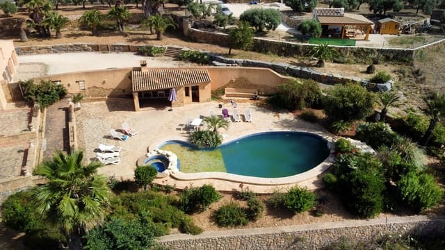 5 bedroom Villa for sale in Benissa with pool garage - € 1,890,000 (Ref: 9165498)