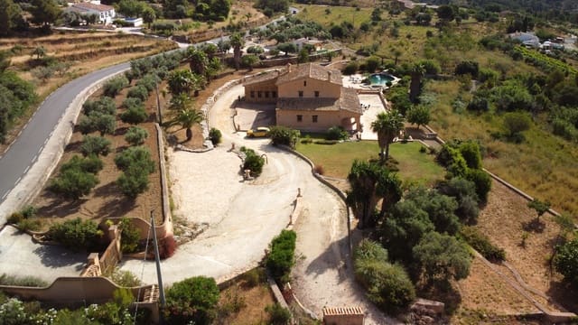 5 bedroom Villa for sale in Benissa with pool garage - € 1,890,000 (Ref: 9165498)