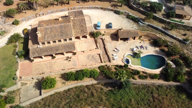5 bedroom Villa for sale in Benissa with pool garage - € 1,890,000 (Ref: 9165498)