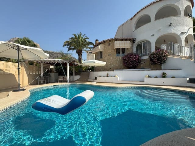 4 bedroom Villa for sale in Calpe / Calp with pool garage - € 760,000 (Ref: 9192064)