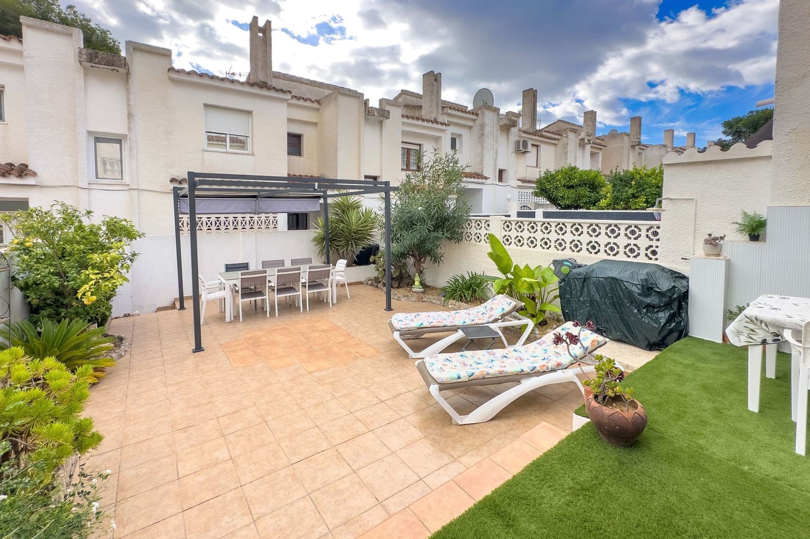 3 soveværelse Bungalow til salg i Calpe / Calp med swimmingpool - € 325.000 (Ref: 9374953)