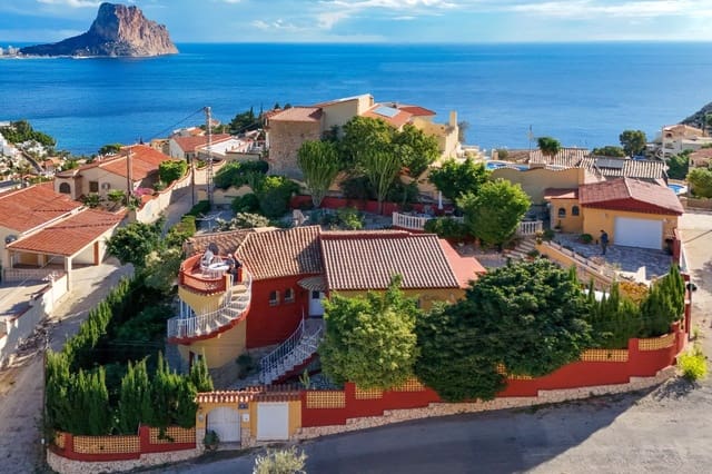 2 bedroom Villa for sale in Maryvilla, Calpe / Calp with pool garage - € 520,000 (Ref: 9426867)