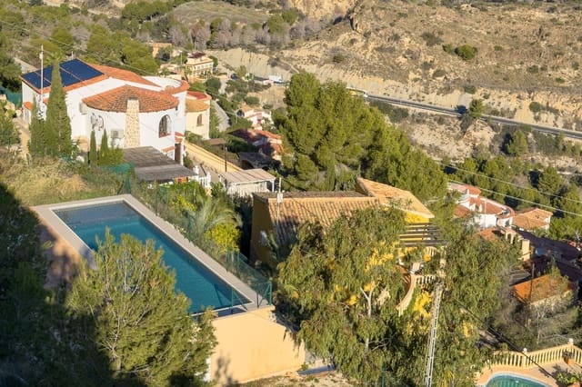 4 makuuhuone Bungalow myytävänä paikassa Maryvilla, Calpe / Calp mukana 
autotalli - 340 000 € (Ref: 9430793)