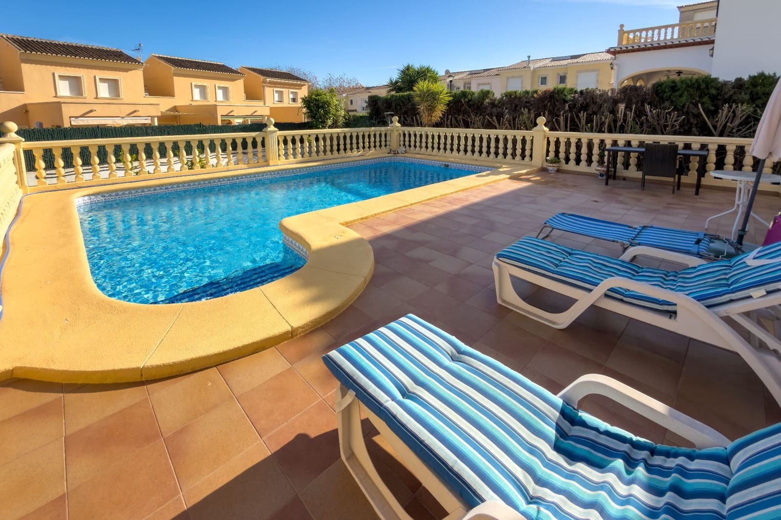 3 bedroom Villa for sale in Sagra with pool garage - € 400,000 (Ref: 9470890)