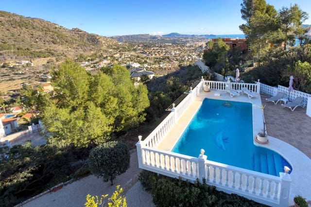 Chalet de 4 habitaciones en Maryvilla, Calpe / Calp en venta con piscina garaje - 634.000 € (Ref: 9543043)