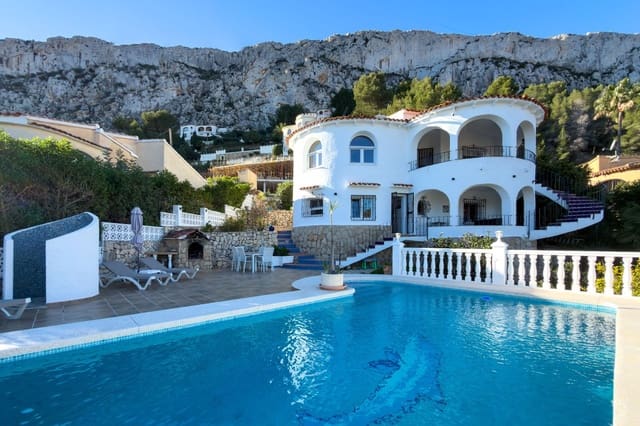 Chalet de 4 habitaciones en Maryvilla, Calpe / Calp en venta con piscina garaje - 634.000 € (Ref: 9543043)
