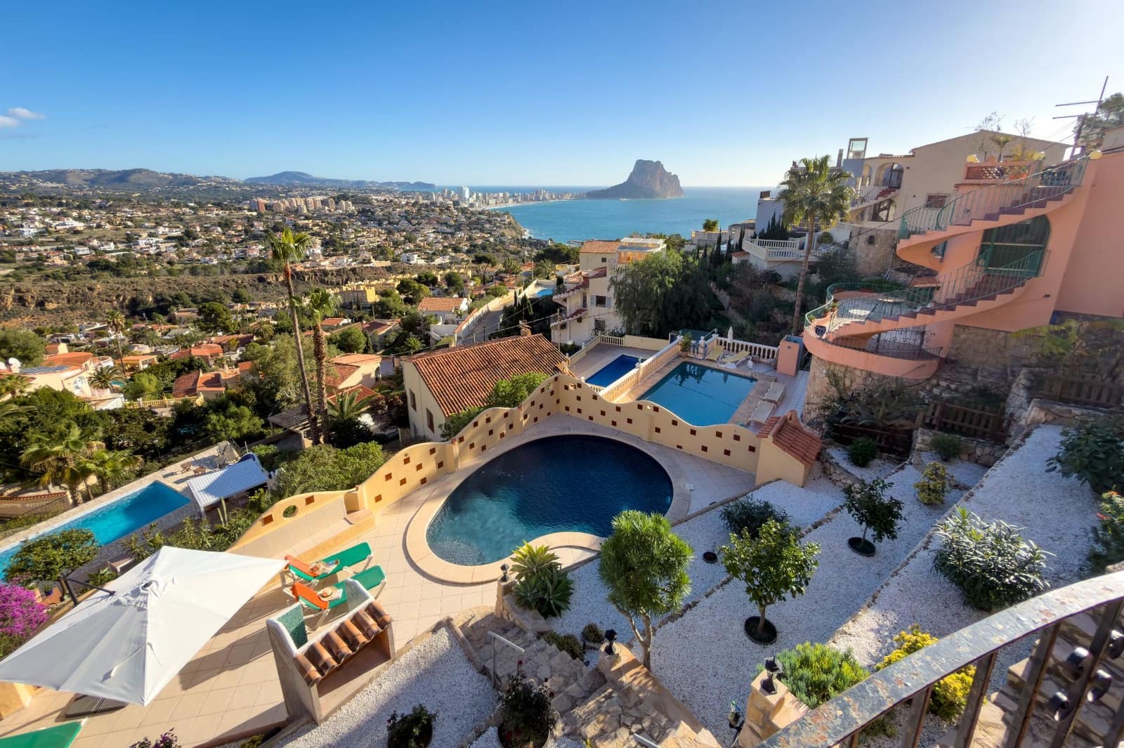 4 makuuhuone Huvila myytävänä paikassa Calpe / Calp mukana uima-altaan 
autotalli - 675 000 € (Ref: 9614703)