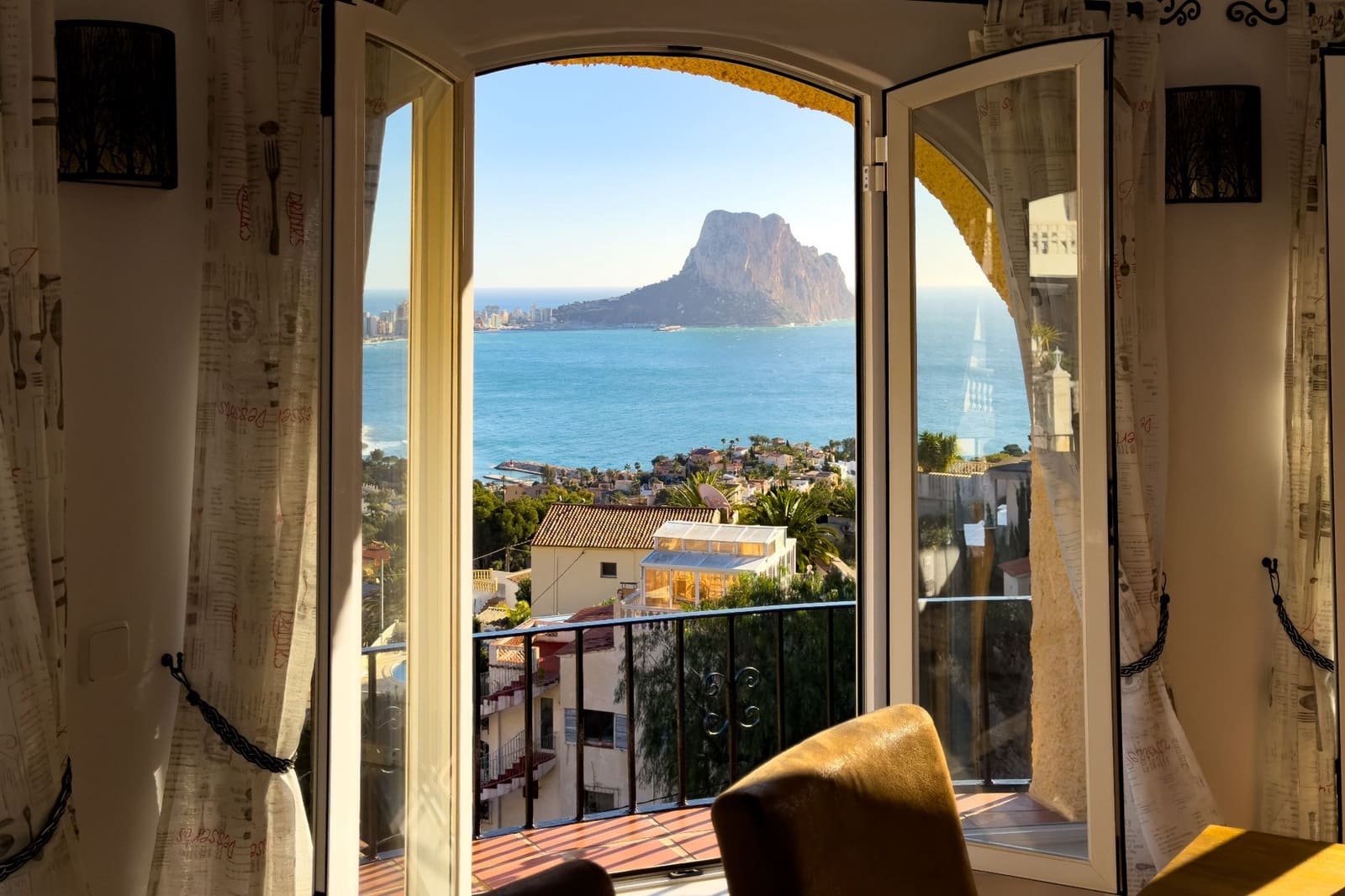 4 makuuhuone Huvila myytävänä paikassa Calpe / Calp mukana uima-altaan 
autotalli - 675 000 € (Ref: 9614703)