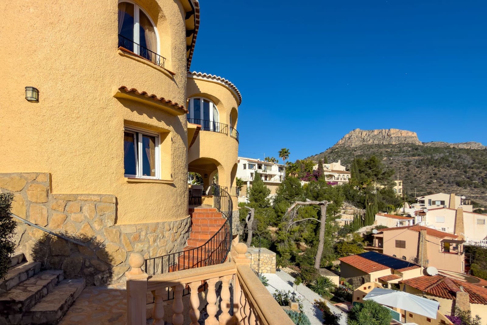 4 makuuhuone Huvila myytävänä paikassa Calpe / Calp mukana uima-altaan 
autotalli - 675 000 € (Ref: 9614703)