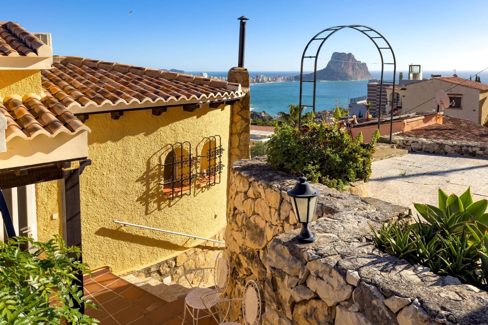 4 makuuhuone Huvila myytävänä paikassa Calpe / Calp mukana uima-altaan 
autotalli - 675 000 € (Ref: 9614703)