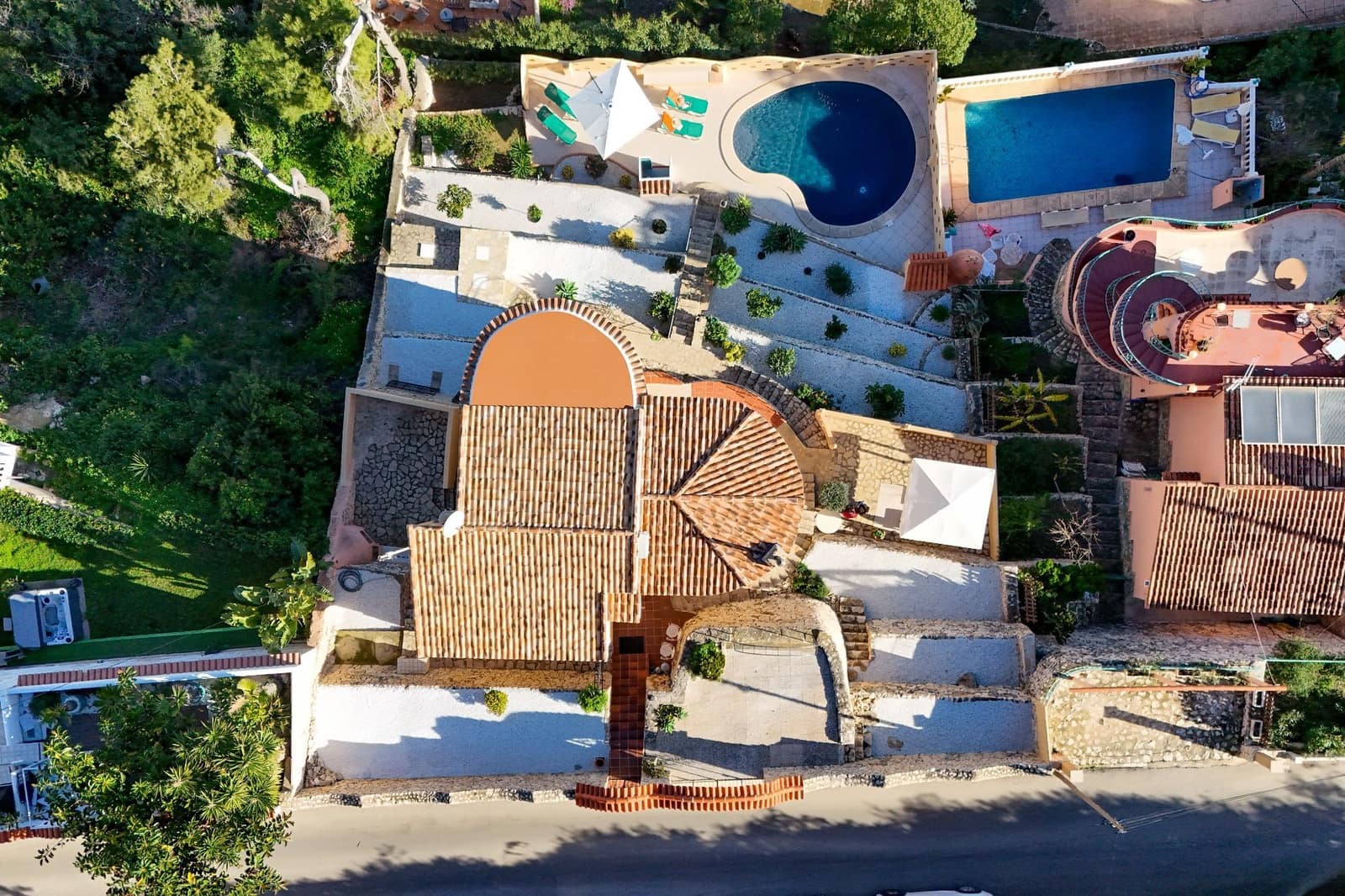 4 makuuhuone Huvila myytävänä paikassa Calpe / Calp mukana uima-altaan 
autotalli - 675 000 € (Ref: 9614703)