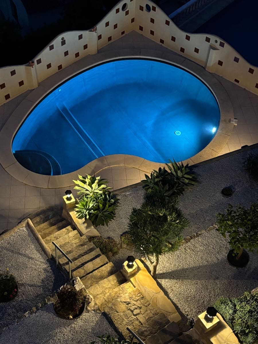 4 bedroom Villa for sale in Calpe / Calp with pool garage - € 639,000 (Ref: 9614703)