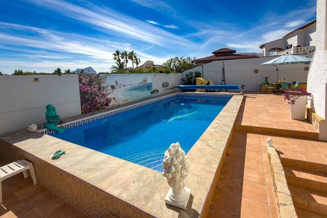 Chalet de 3 habitaciones en Calpe / Calp en venta con piscina garaje - 495.000 € (Ref: 9636435)