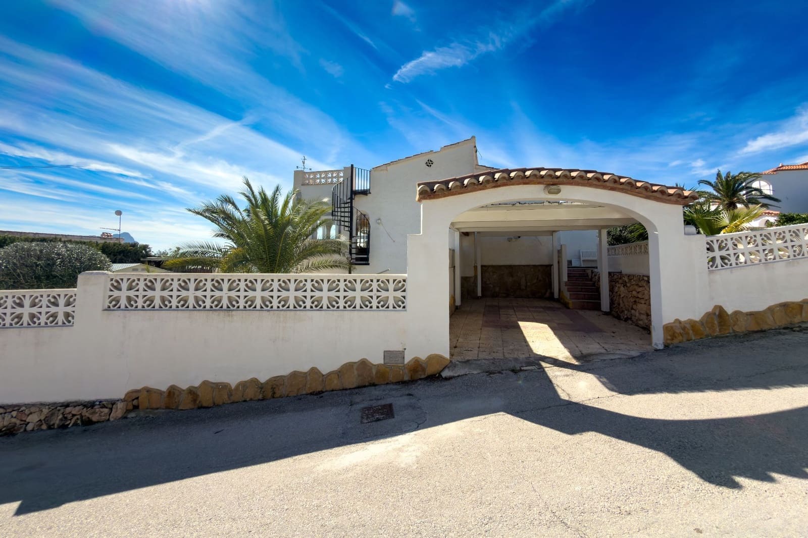 Chalet de 3 habitaciones en Calpe / Calp en venta con piscina garaje - 495.000 € (Ref: 9636435)