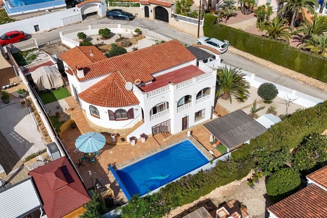 Chalet de 3 habitaciones en Calpe / Calp en venta con piscina garaje - 495.000 € (Ref: 9636435)