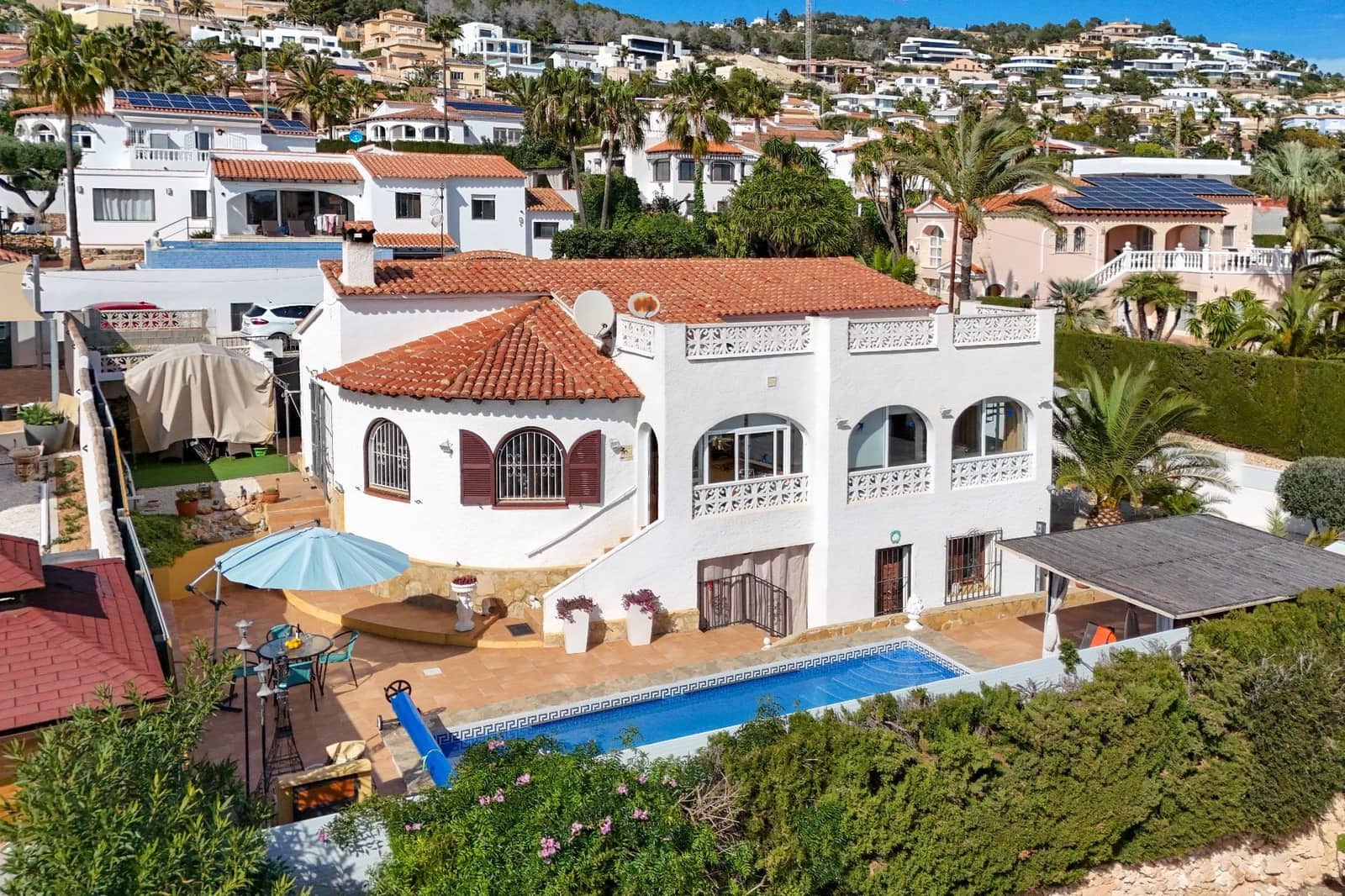 Chalet de 3 habitaciones en Calpe / Calp en venta con piscina garaje - 495.000 € (Ref: 9636435)