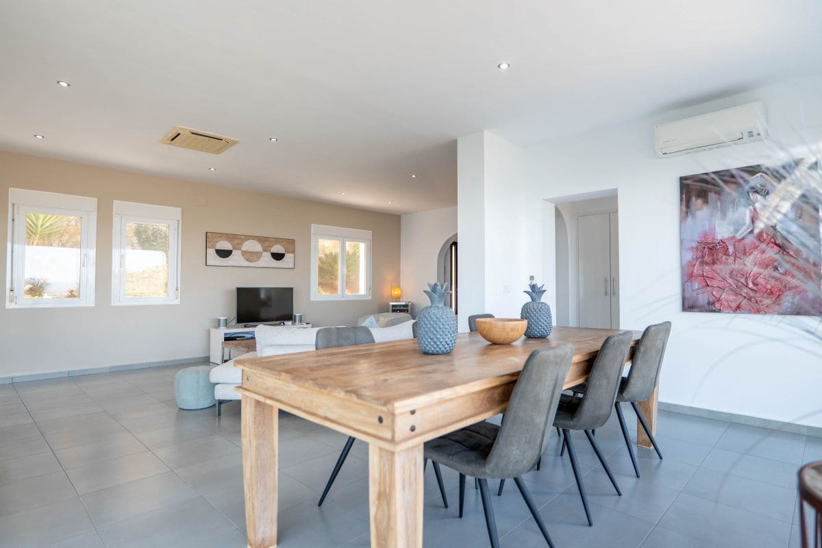 4 soverom Villa til salgs i Calpe / Calp med svømmebasseng garasje - € 950 000 (Ref: 9731661)