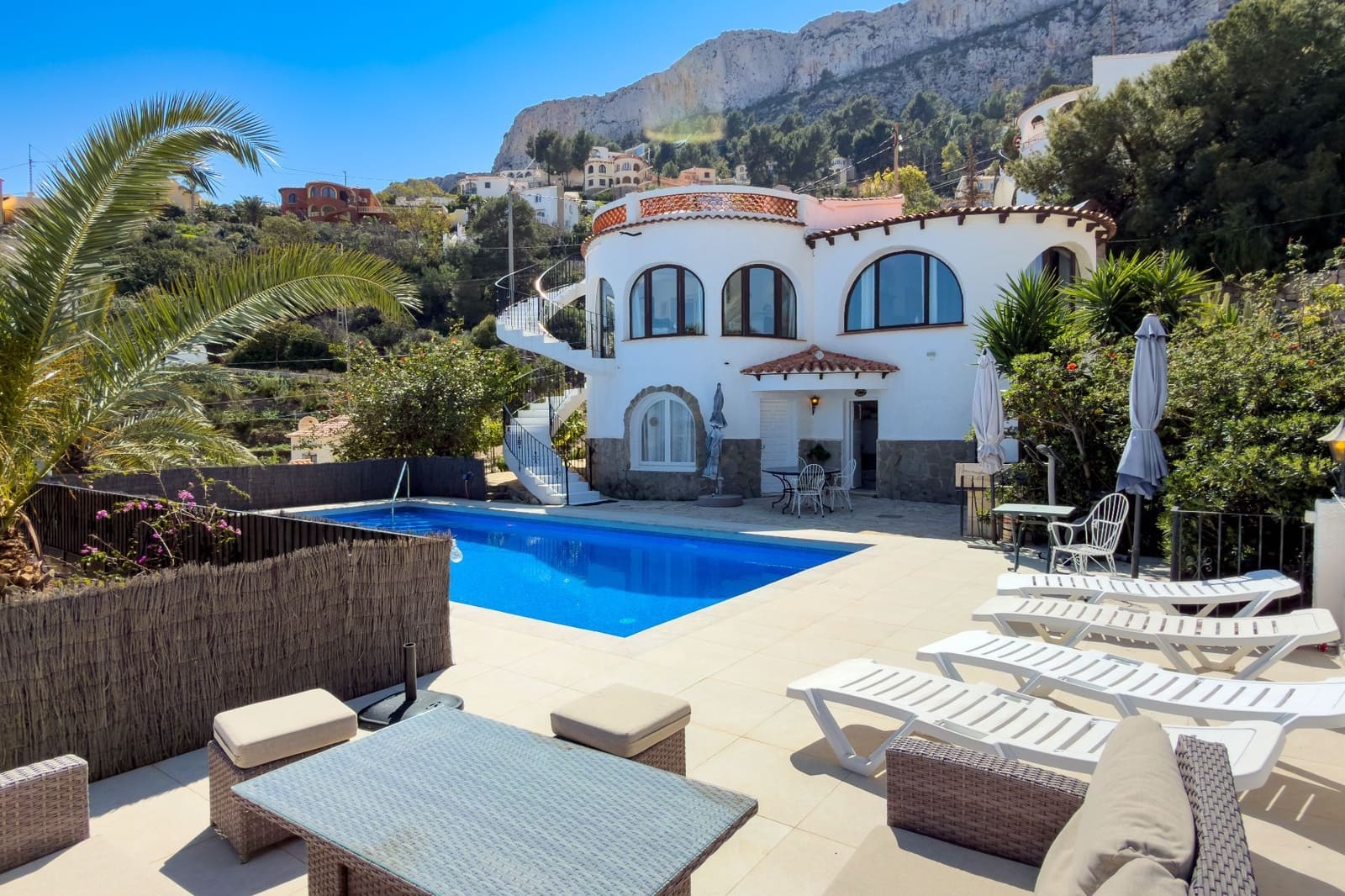 3 soverom Villa til salgs i Calpe / Calp med svømmebasseng garasje - € 640 000 (Ref: 9737919)