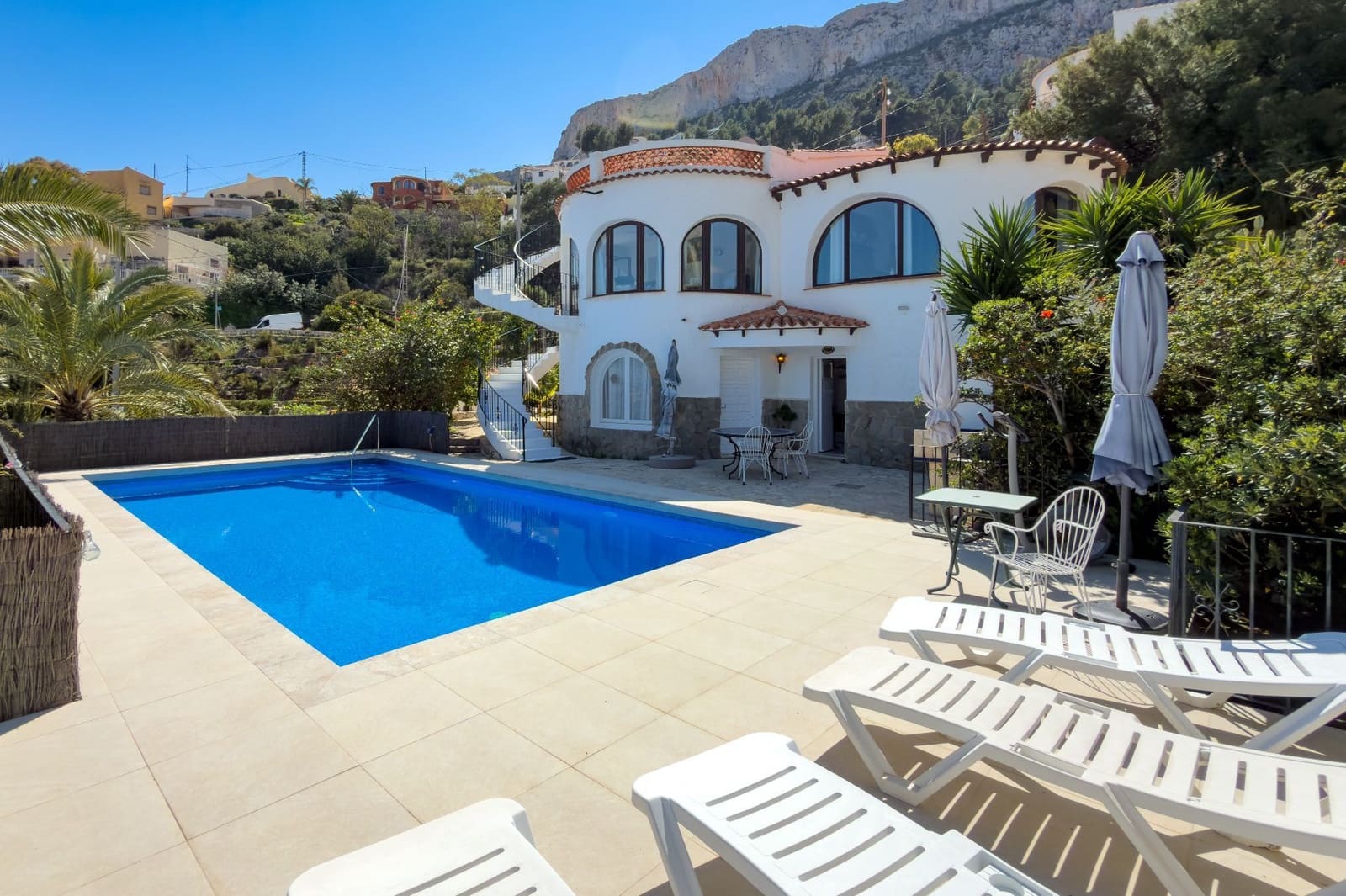 3 soverom Villa til salgs i Calpe / Calp med svømmebasseng garasje - € 640 000 (Ref: 9737919)